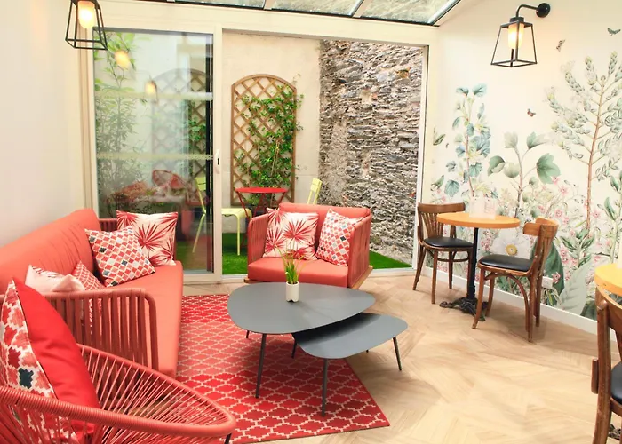 Logis Hotels- Hotel Marguerite D'Anjou Angers Chateau photo